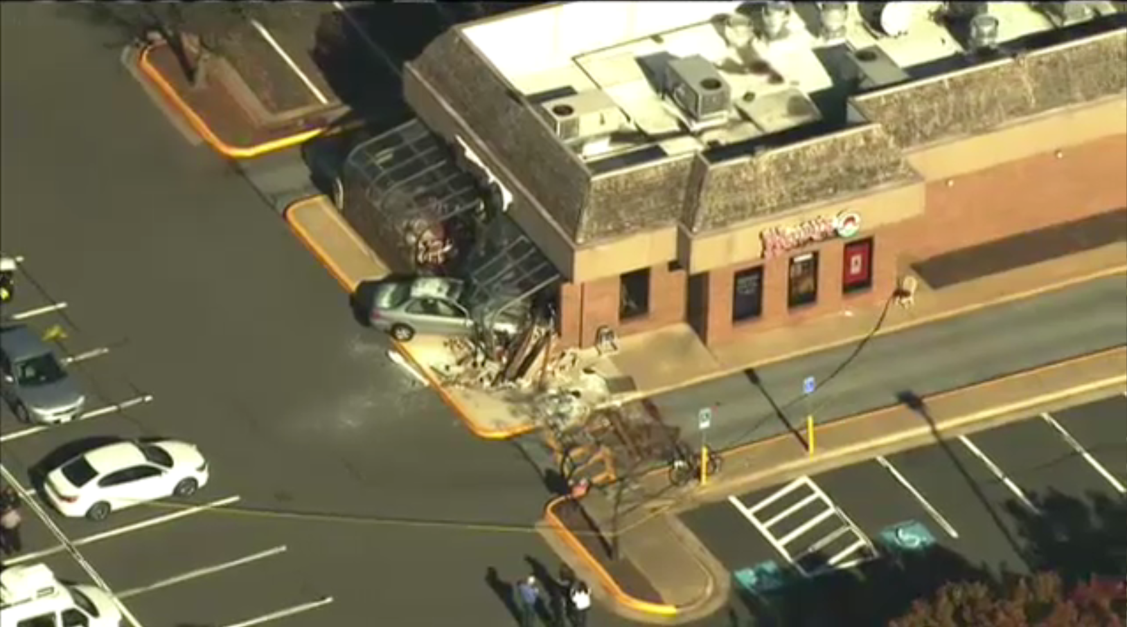 3 injured after car crashes into Wendy's in Chantilly, Va., drivethru