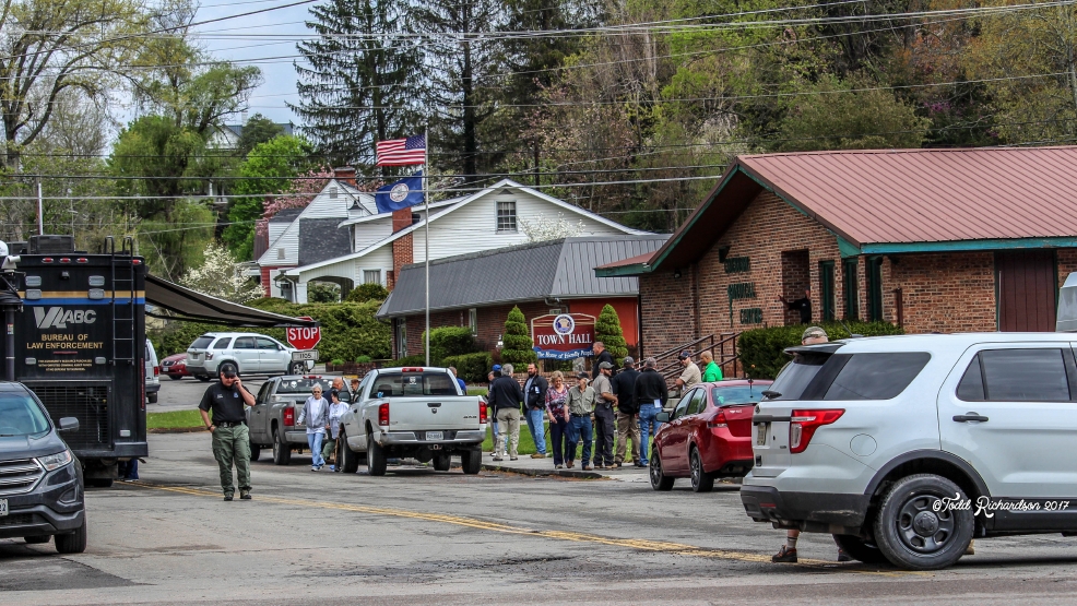 Authorites swarm Coeburn, VA doctor's... WCYB