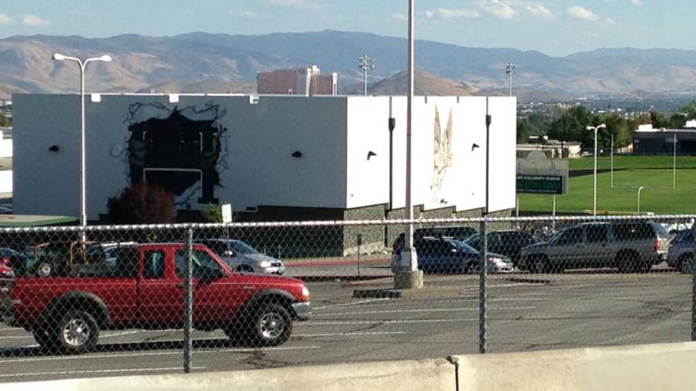 Code Red Lockdown Lifted At Hug High School In Reno Following Report Of Person With Gun Krnv 