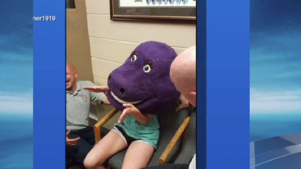 Alabama Teen Gets Head Stuck Inside Barney Costume Komo