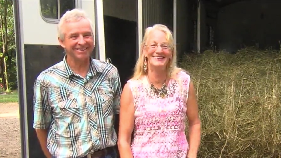 These two are delivering 2,400 lbs of hay to Louisiana to help farm animals after floods