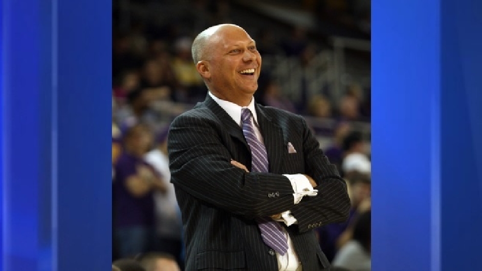 ecu-basketball-coach-gets-contract-extension-wcti
